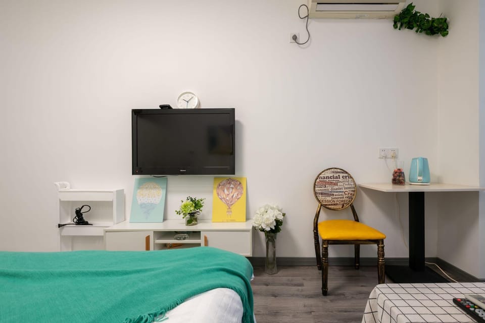 [Jingyi] No.3, Lane 1121, Changle Road, Downtown Apartment in Shanghai