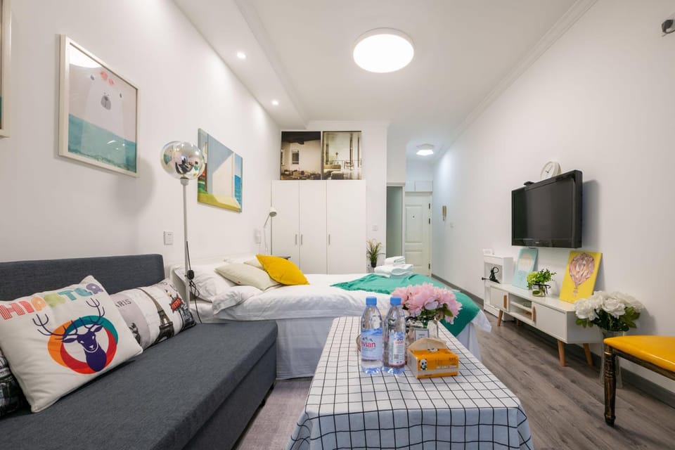 [Jingyi] No.3, Lane 1121, Changle Road, Downtown Apartment in Shanghai