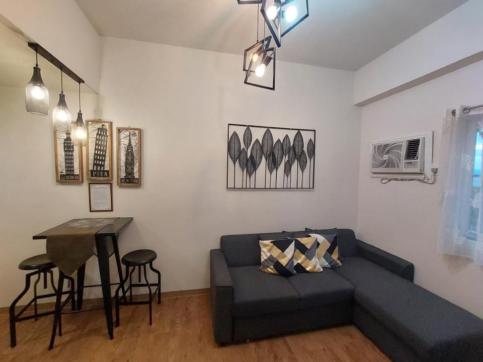 VERY CLOSE TO THE AIRPORT WITH POOL AND GYM Apartment in Lapu-Lapu City