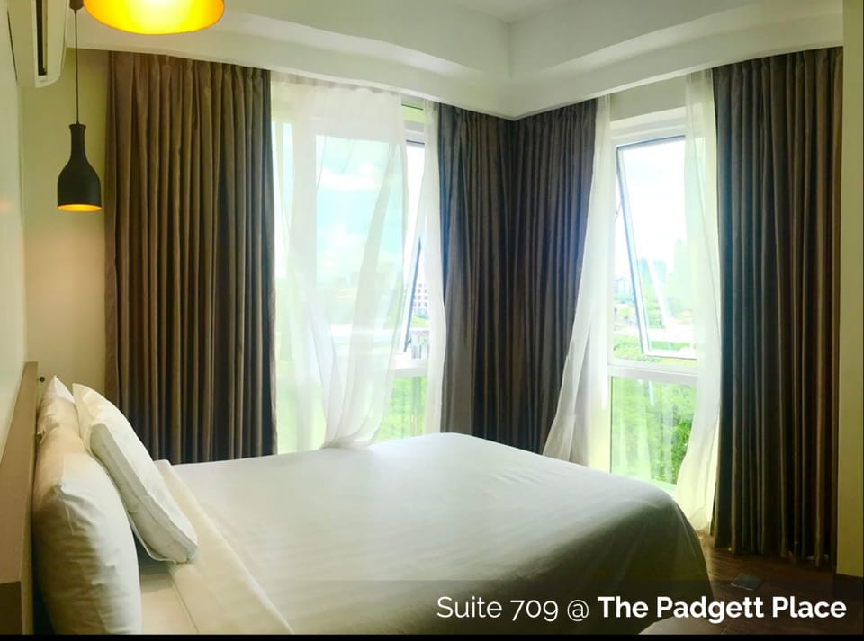2BR Corner Suite nr Ayala. Free Pickup if 14Nights Apartment in Lapu-Lapu City