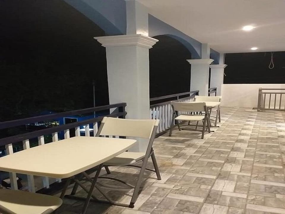 Azulea Family Deluxe 1 * own CR, shower, AC, TV Vacation rental in Oslob