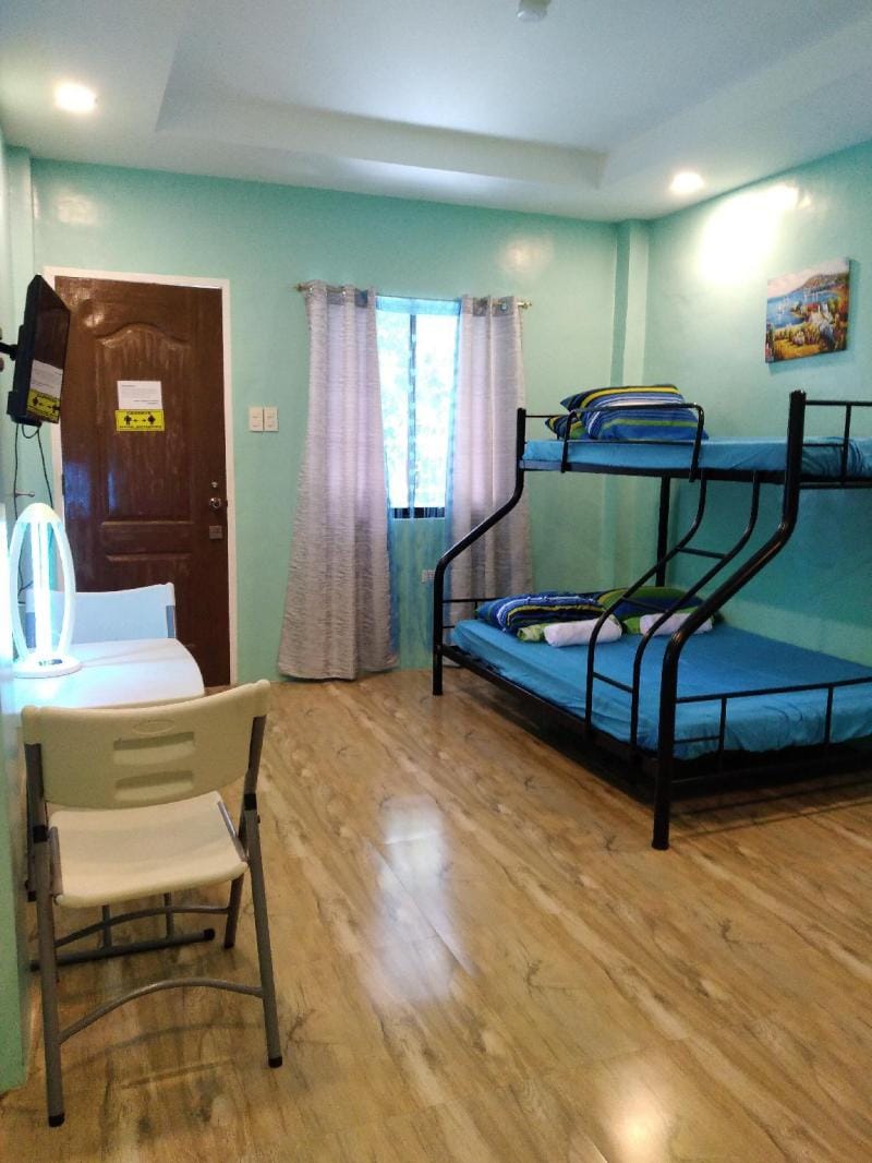 Azulea Family Deluxe 2 * own CR, hot shower,AC, TV Vacation rental in Oslob