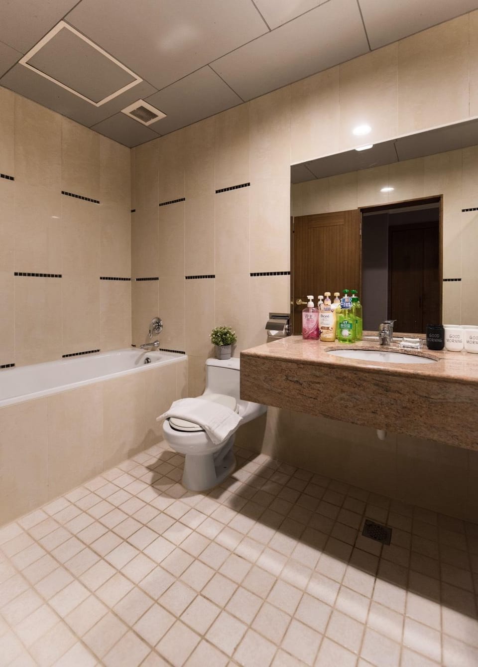 HP1611 Cozy Apt. 2 bedrooms 1 min Guting MRT Apartment in Taipei City