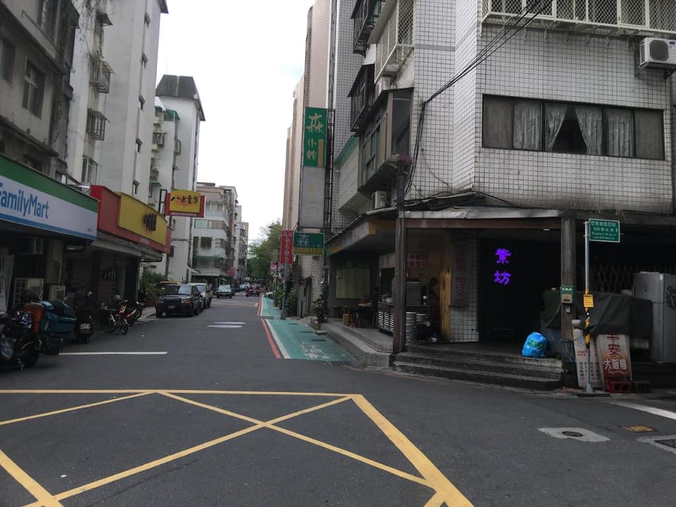 I0I-8人家庭房 Apartment in Taipei City