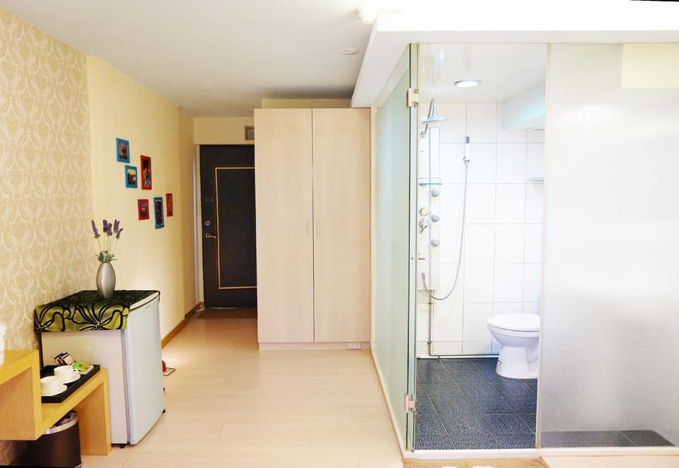 Ximending 6-8 people  home 
 Apartment in Taipei City