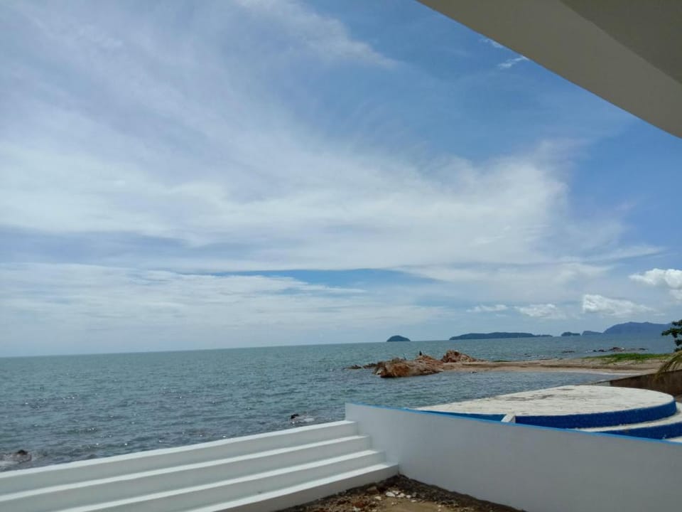 Seaview Sunset Pool Fishing  BlueOcean Station 猫咪房 Villa in Sabah