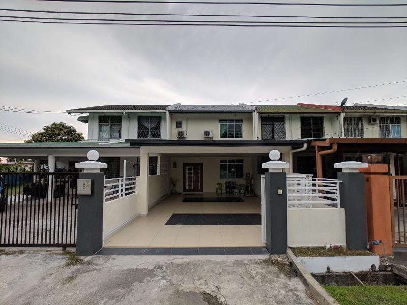 Four Bedroom House - Staycation/Wedding/Party Vacation rental in Kota Kinabalu