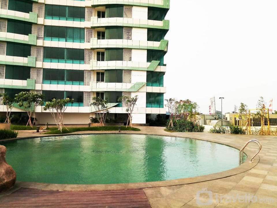 Modern 2BR Grand Kamala Lagoon Apt By Travelio Apartment in West Java