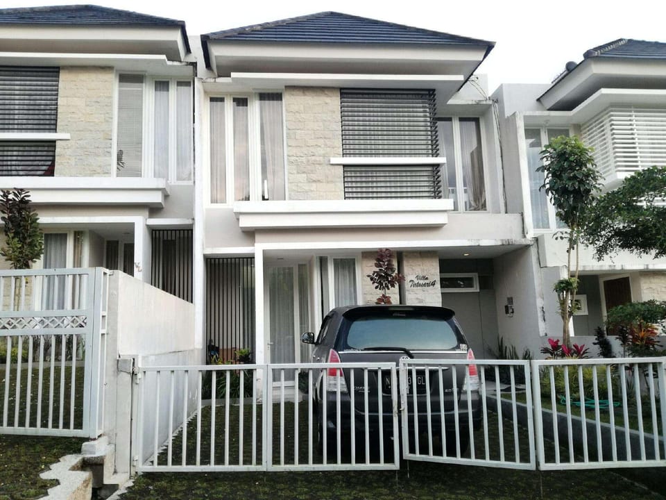 Villa Tirtasari Vacation rental in Batu