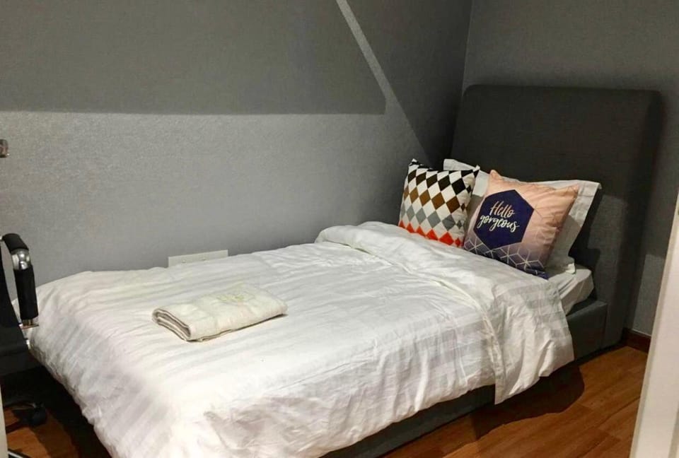 Liberty 2705 @ i-City 2BR/4 Pax/WiFi/Parking/Nflix Apartment in Selangor, Malaysia