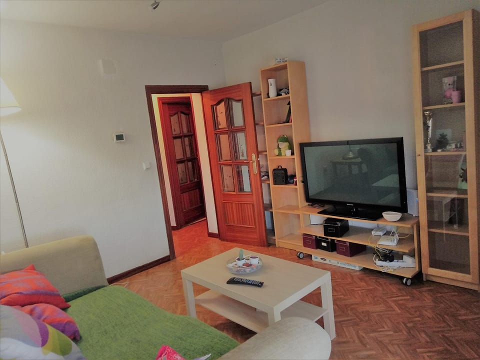 Up to 8 people/ 4 rooms/IFEMA/ AIRPT/WANDA Apartment in Madrid