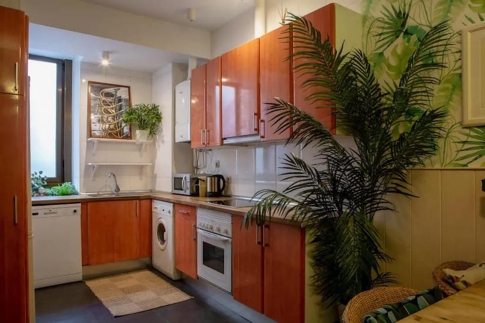 Luxury Apartment Steps from Gran Via Apartment in Centro