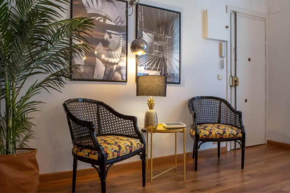 Luxury Apartment Steps from Gran Via Apartment in Centro