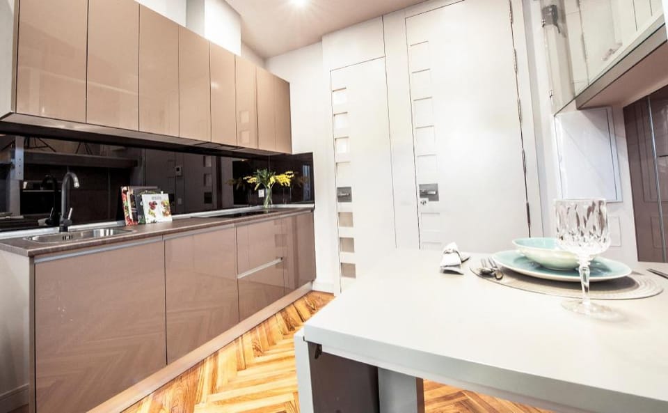 Luxury Loft in Historic Building | Gym | 2BR+2BTH Apartment in Centro