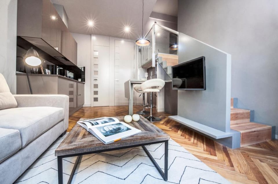 Luxury Loft in Historic Building | Gym | 2BR+2BTH Apartment in Centro