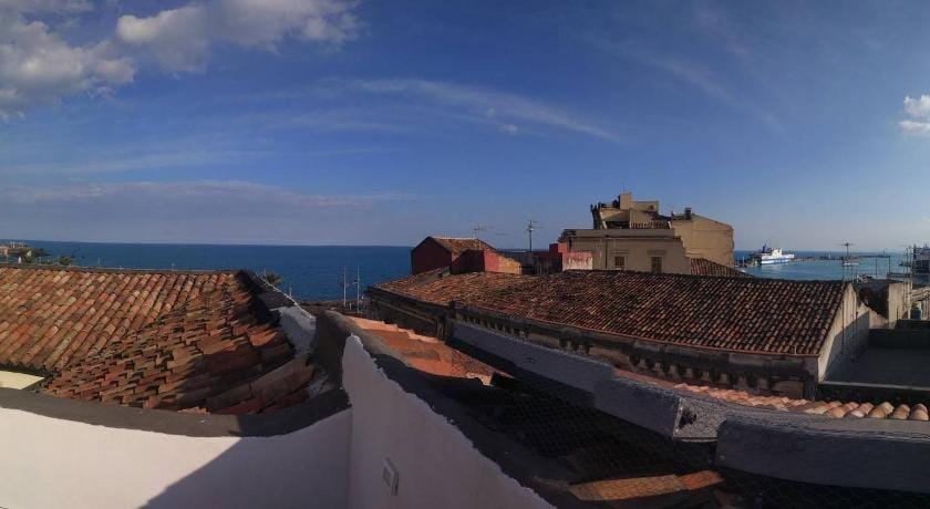 Panoramic Suite***** in the heArt of Catania Apartment in Catania