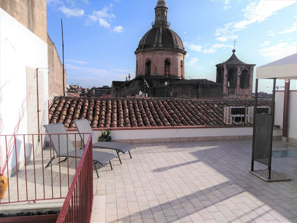 Manzoni Suite Home-Terrace Suite on the rooftop Apartment in Catania