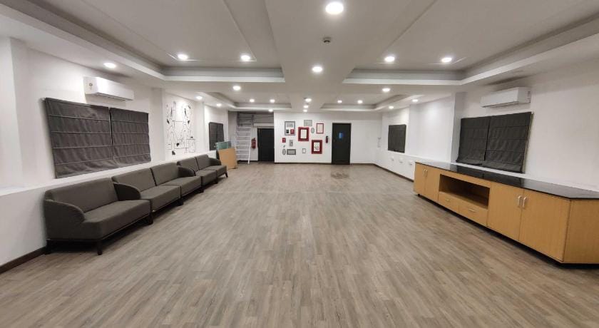 Super Townhouse Habitat New Town Rooms & Party Spaces Hotel in Kolkata