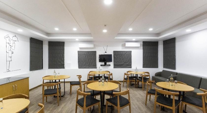 Super Townhouse Habitat New Town Rooms & Party Spaces Hotel in Kolkata