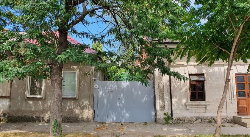 Authentic townhouse Apartment in Chișinău