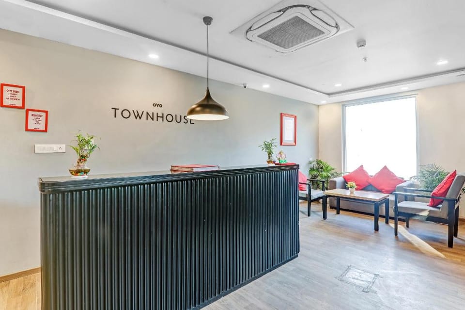 Super Townhouse 139 Ashiyana Smriti Upvan Near Emerald Mall Lucknow Hotel in Lucknow
