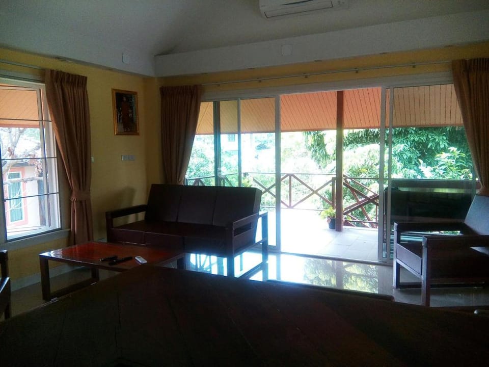 Itsari's Guest House , 2 bedroom flat + verandah Apartment in Thailand