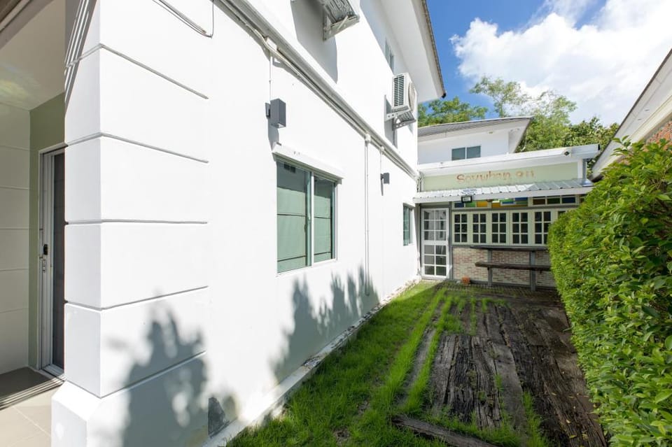 Soywhan Home Garden 3BR/Big C/Int' school/Old town Vacation rental in Chiang Mai