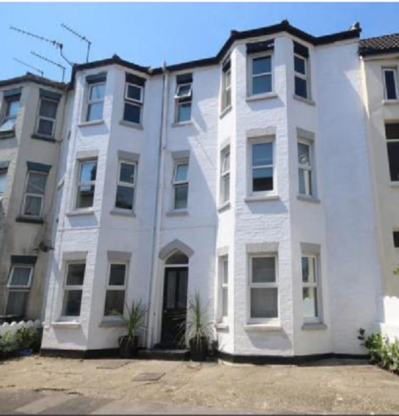 Newly Refurbished Top Floor Flat, 5 Min To Beach Apartment in Bournemouth