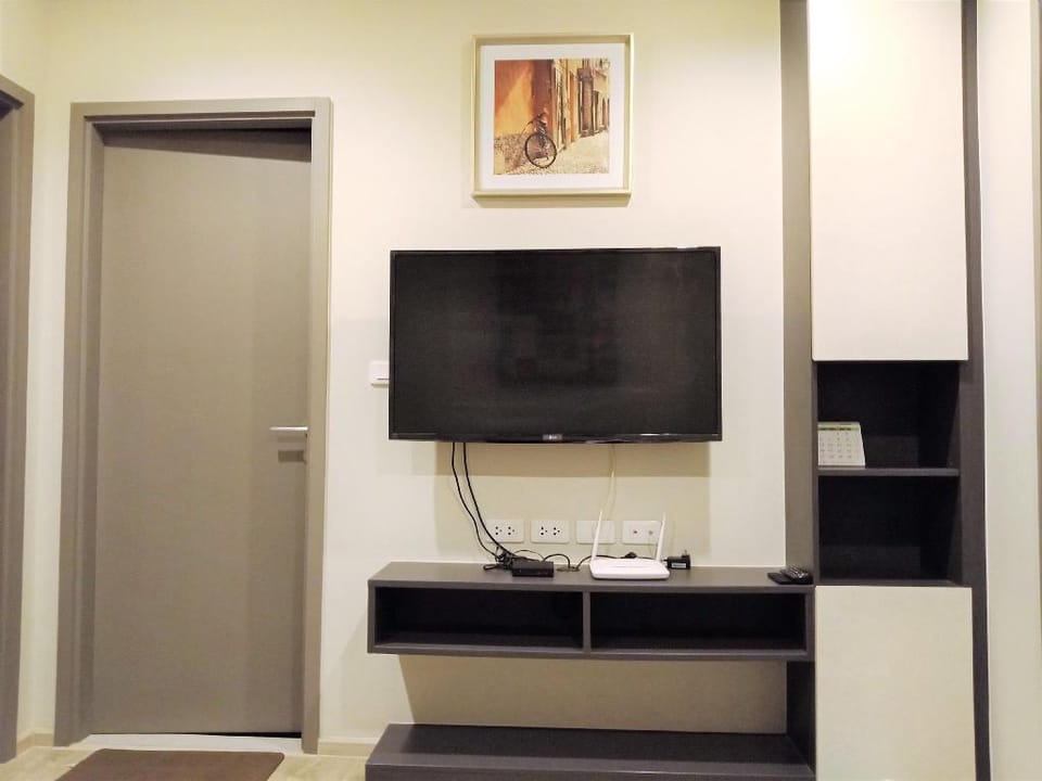 LLX 公寓@ THE BASE 35平大阳台1居室2-3人住 Apartment in Pattaya City