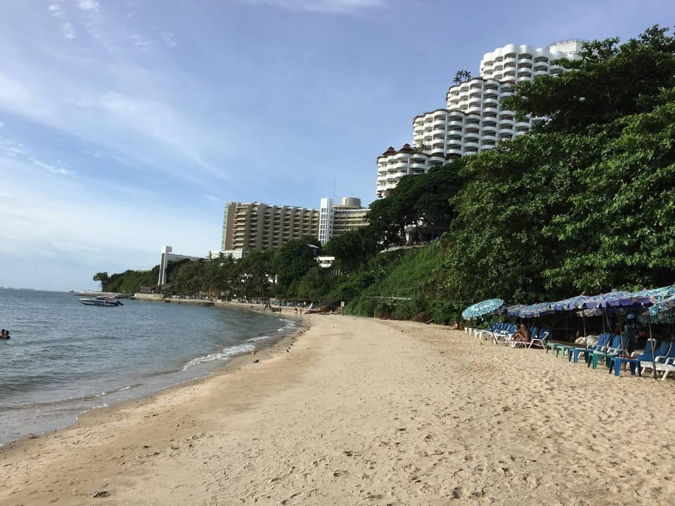 SEA VIEW Large 1 Bedroom in The Peak Towers! Apartment in Pattaya City