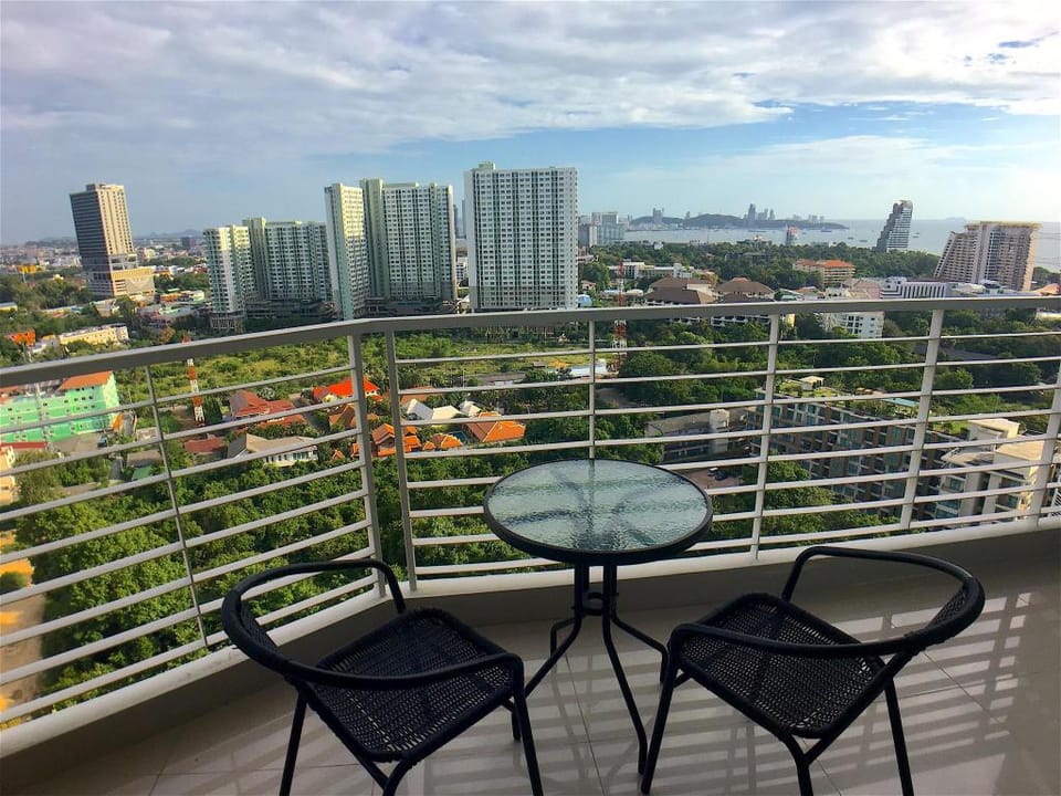 Brand new 23-story one-bedroom Apartment in Pattaya City