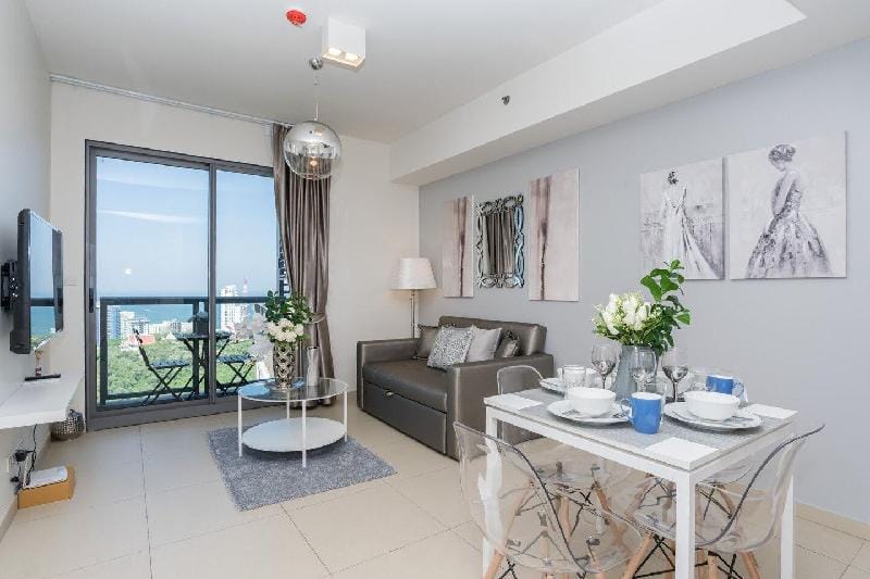 Seaview 44F Luxury Condo Best in Pattaya Apartment in Pattaya City