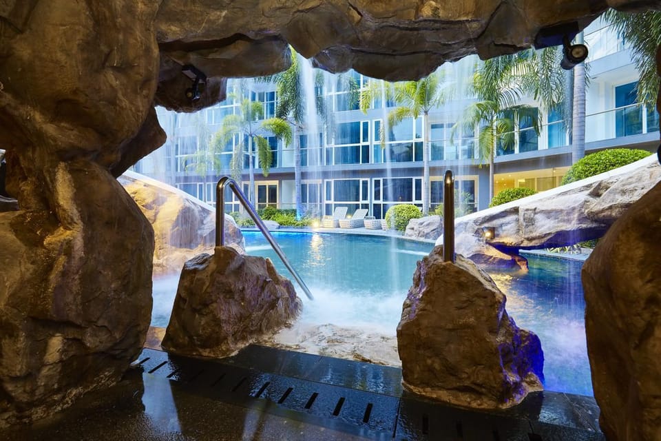 Centara Residence/Soi Bua khao/Balcony 4 Apartment in Pattaya City