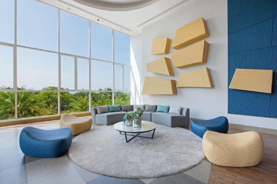 Beachfront 1BR Condo – Ocean View & Beach Access Apartment in Pattaya City
