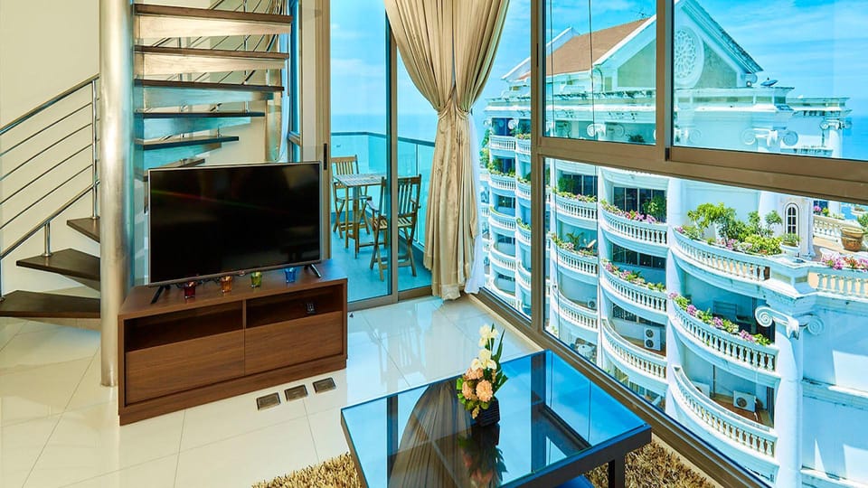 Wong Amat Tower Luxury Beachfront Duplex Apt Apartment in Pattaya City