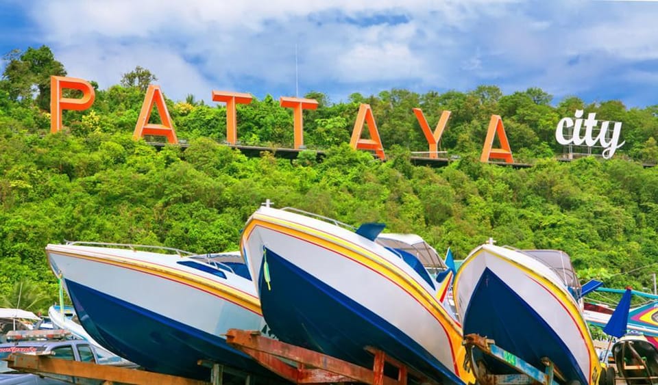 Club royal near beach with Swimming pool Apartment in Pattaya City