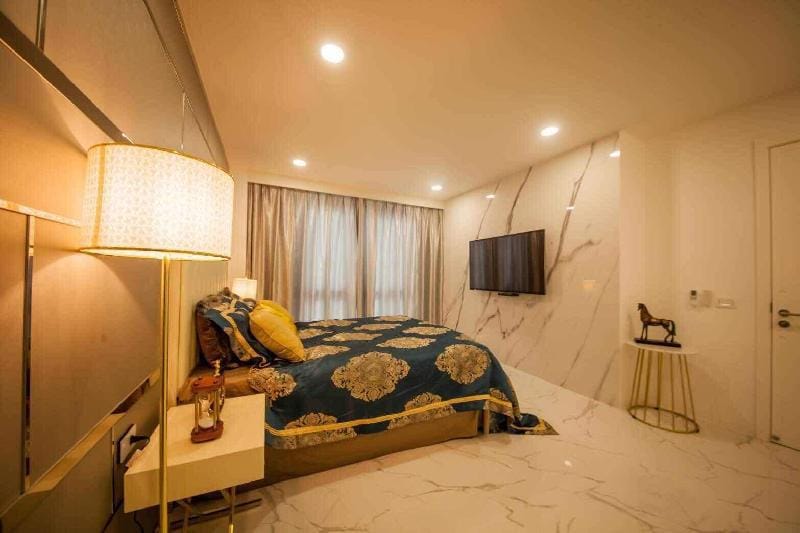 Seven Bedrooms Double Pool Luxury Villa Villa in Pattaya City