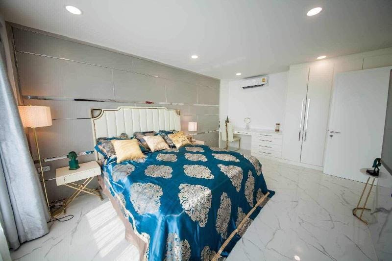 Seven Bedrooms Double Pool Luxury Villa Villa in Pattaya City