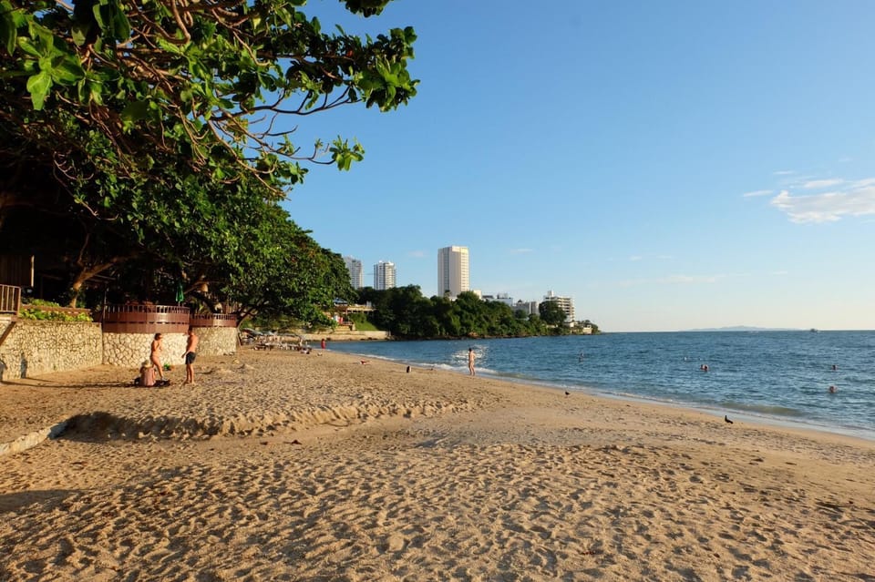 The Pool House Pattaya No.9- 3 Bedrooms 8 Adults Villa in Pattaya City