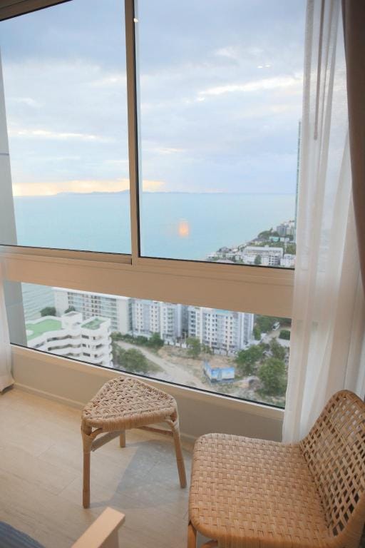 Stunning sunset on 30th floor beach front@Veranda Apartment in Pattaya City