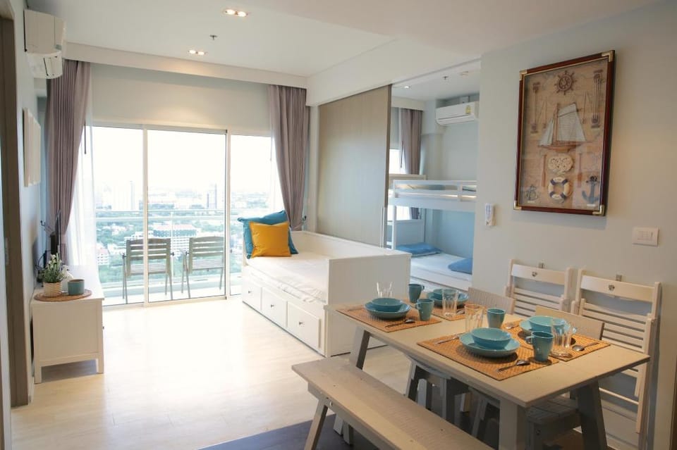 Stunning sunset on 30th floor beach front@Veranda Apartment in Pattaya City