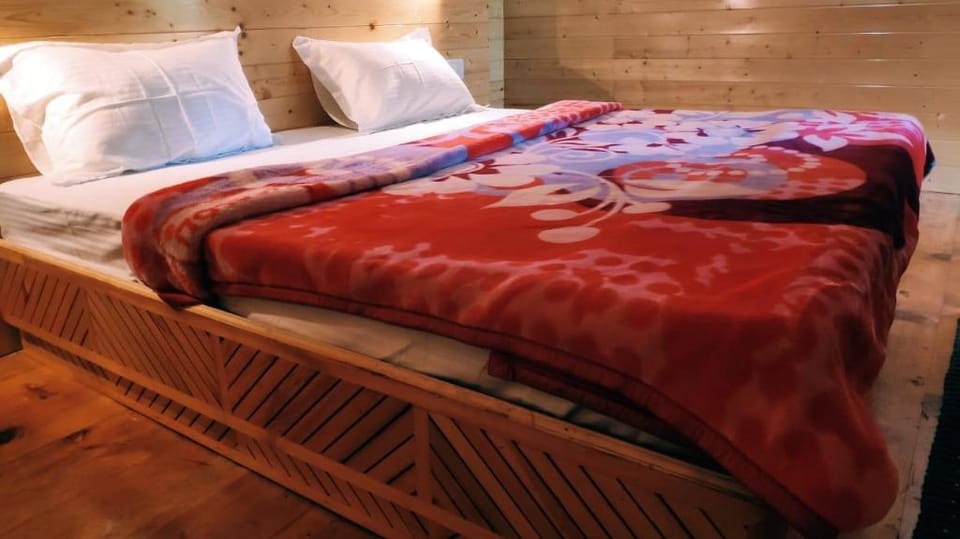 The Forest wood cottage Hotel in Manali
