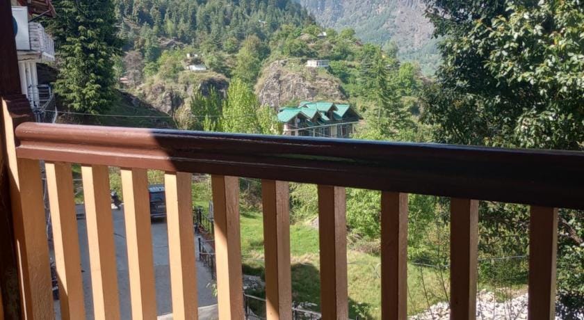 The Forest wood cottage Hotel in Manali