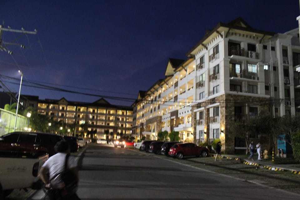 ONE OASIS A1   FREE POOL  AT BACK OF SM MALL DAVAO Apartment in Davao City