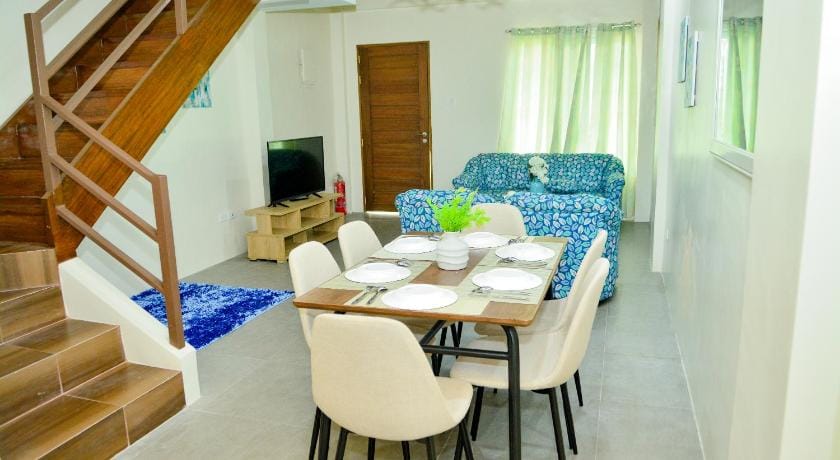 Mailz Haven Door B- Modern 3BR Apartment Near SM Apartment in Davao City