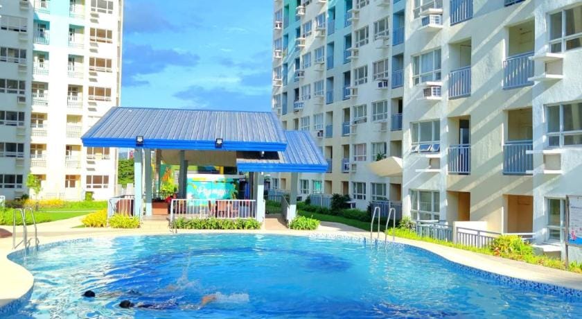 Davao Condo 2BR Pool Wifi Netflix Apartment in Davao City