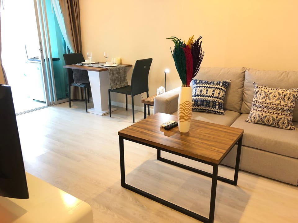 37 Rama IV Rd/ near EKKAMAI BTS/ Apartment in Bangkok