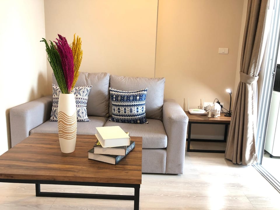 37 Rama IV Rd/ near EKKAMAI BTS/ Apartment in Bangkok