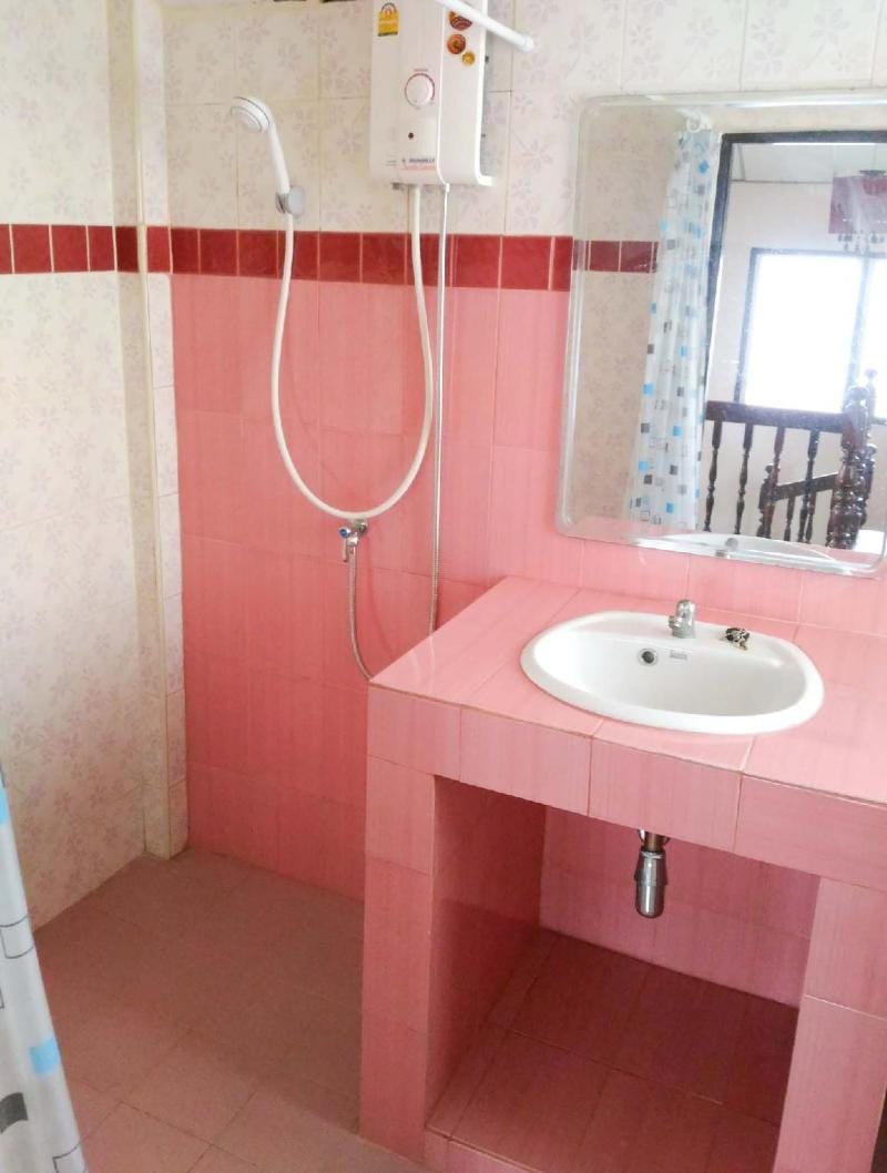 101@Sukhumvit. +simple HOUSE +small POOL +near BTS Vacation rental in Bangkok