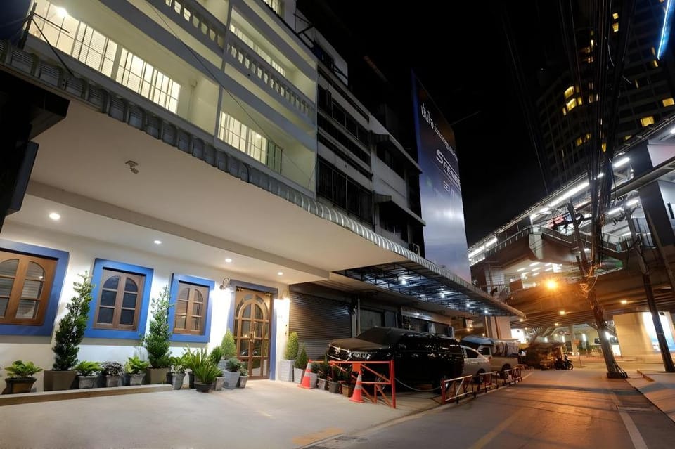 Hide and Seek Boutique Hometel Bed and Breakfast in Bangkok